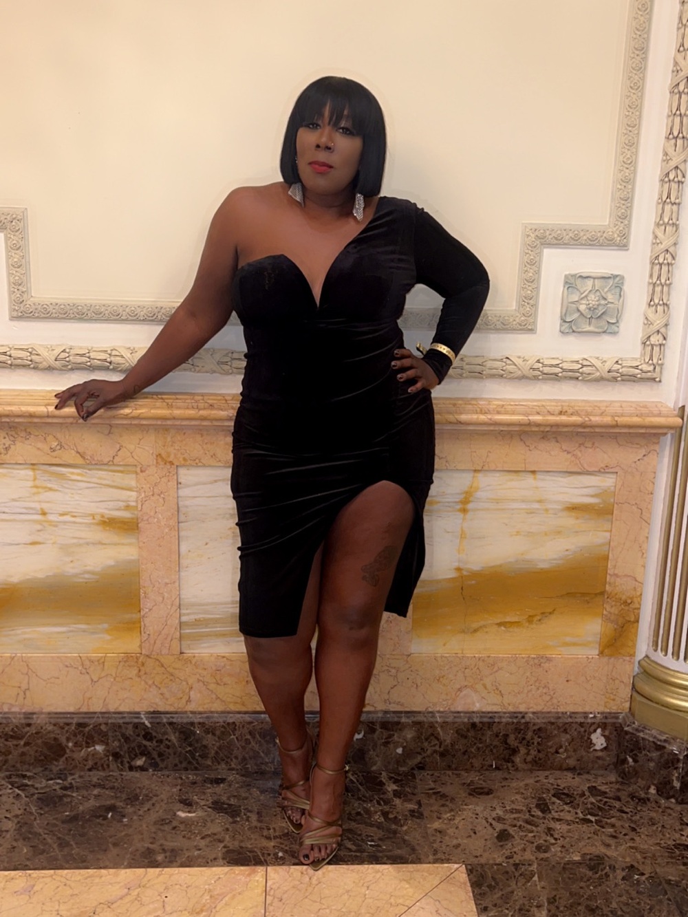 Windsor Black One-Shoulder Velvet Midi Dress with Thigh Slit
